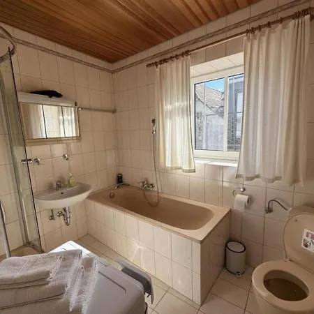 Apartamento Salzkammergut Homes Gmunden - See- und Stadtblick, zentrale Lage, Balkon - ideal für Familien